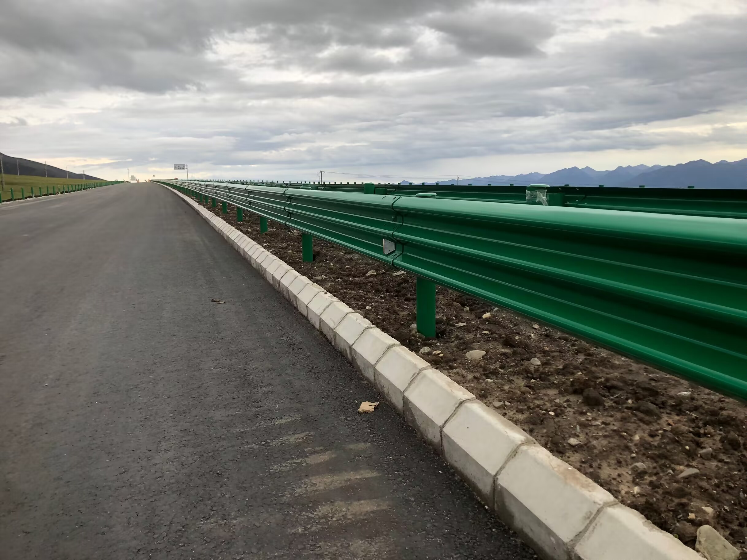 蒲江县乡村公路波形护栏波形护栏 - 推荐